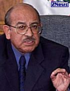 Piers K'nossa explains a point